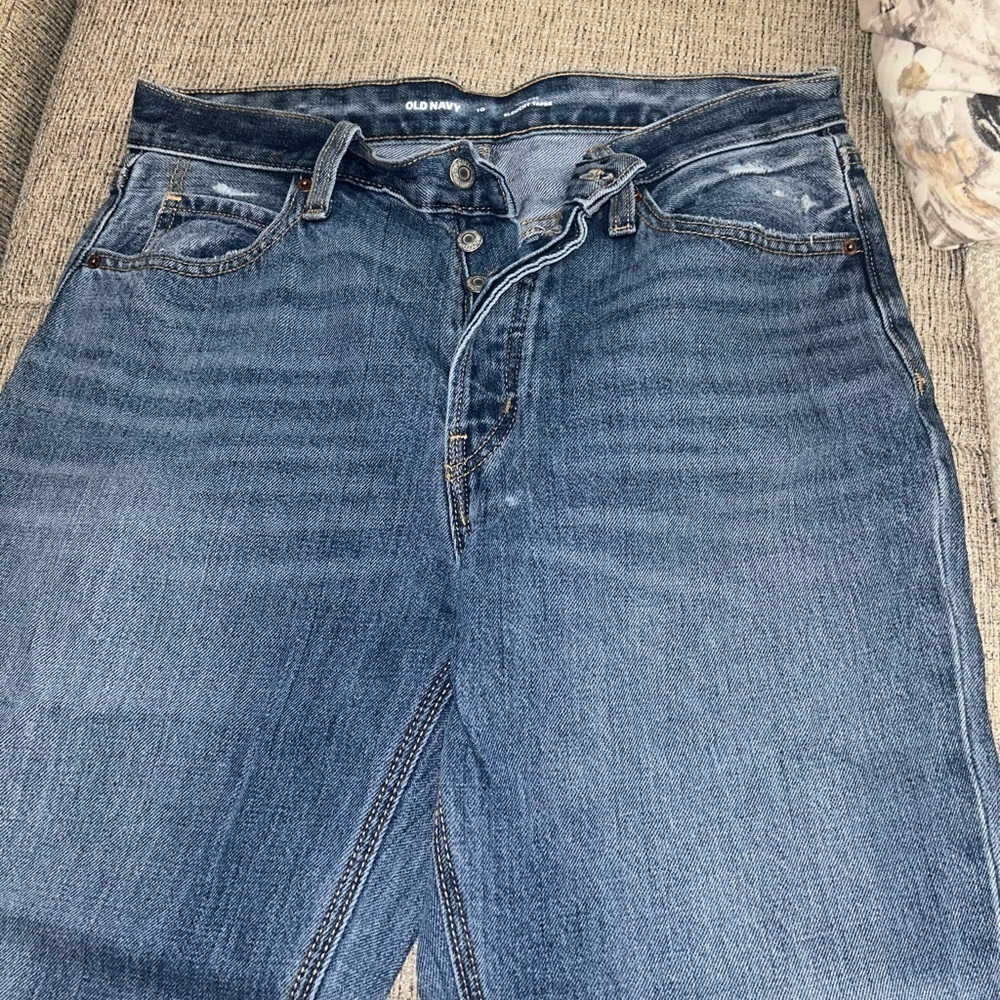 Old Navy Women's Relaxed Jeans in Blue - Picture 2 of 5